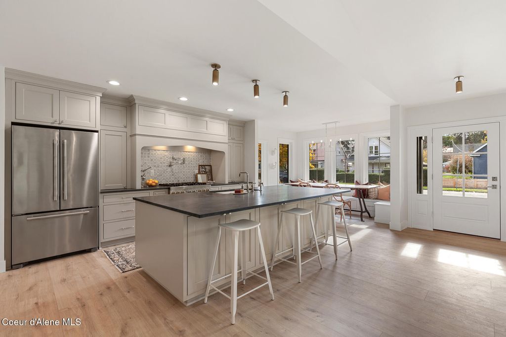 721 W Garden Ave, Coeur d'Alene, ID 83814 photo 11