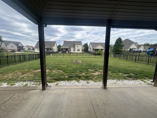 1141 N Ja Tate Dr, Clarksville, TN 37043
