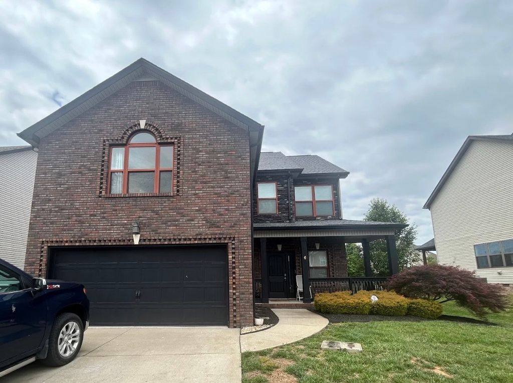 1141 N Ja Tate Dr, Clarksville, TN 37043