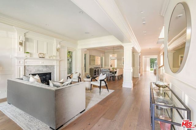 981 Amherst Avenue, Los Angeles, CA 90049