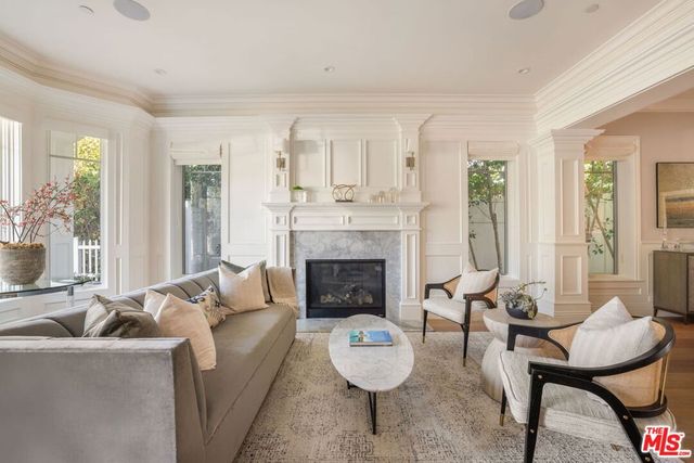 981 Amherst Avenue, Los Angeles, CA 90049