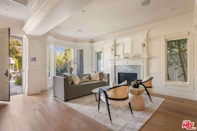 981 Amherst Avenue, Los Angeles, CA 90049