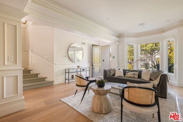 981 Amherst Avenue, Los Angeles, CA 90049