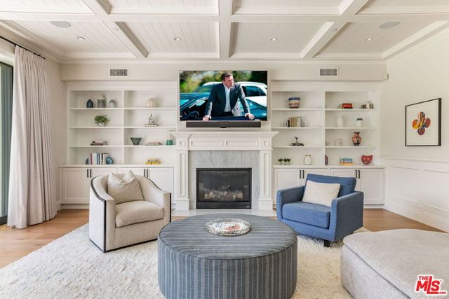 981 Amherst Avenue, Los Angeles, CA 90049