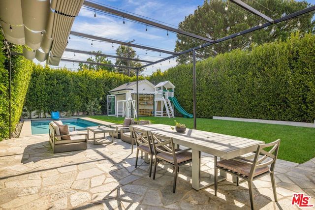 981 Amherst Avenue, Los Angeles, CA 90049