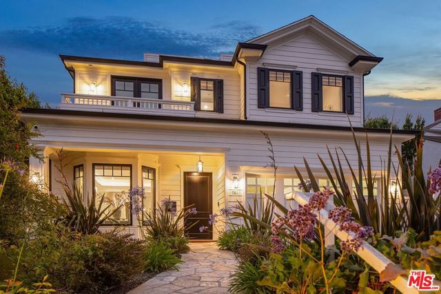 981 Amherst Avenue, Los Angeles, CA 90049