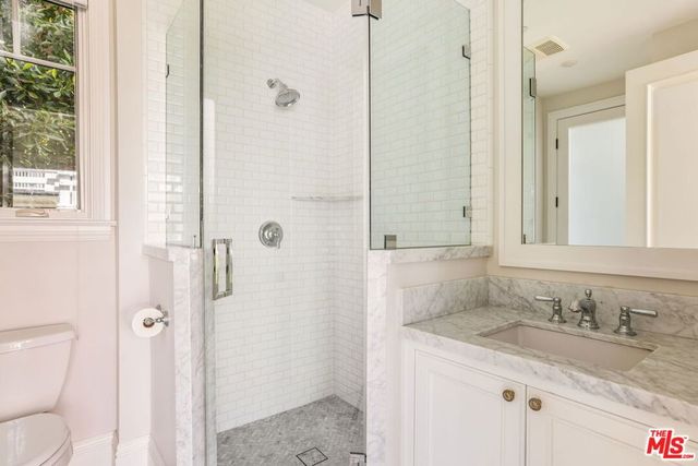 981 Amherst Avenue, Los Angeles, CA 90049