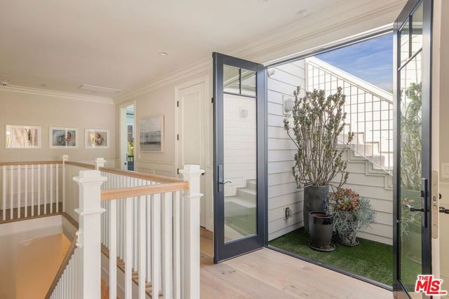981 Amherst Avenue, Los Angeles, CA 90049