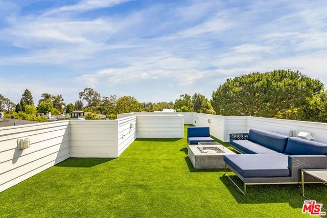 981 Amherst Avenue, Los Angeles, CA 90049
