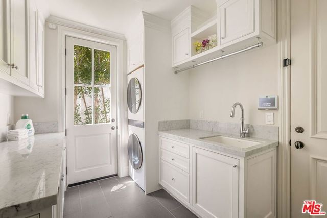 981 Amherst Avenue, Los Angeles, CA 90049