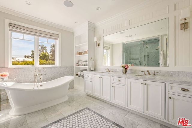 981 Amherst Avenue, Los Angeles, CA 90049