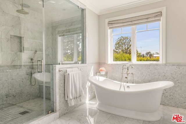 981 Amherst Avenue, Los Angeles, CA 90049