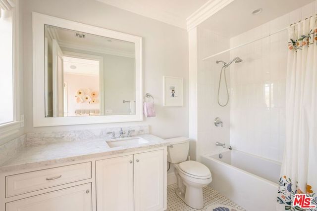 981 Amherst Avenue, Los Angeles, CA 90049