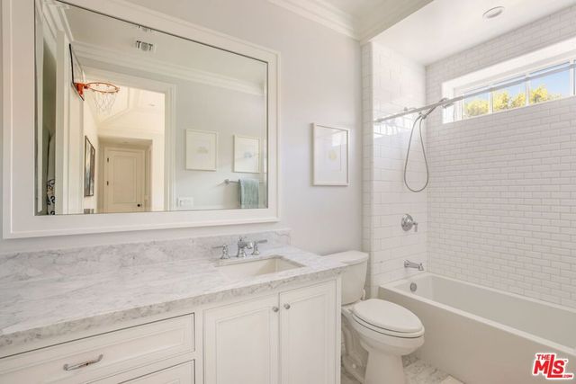 981 Amherst Avenue, Los Angeles, CA 90049