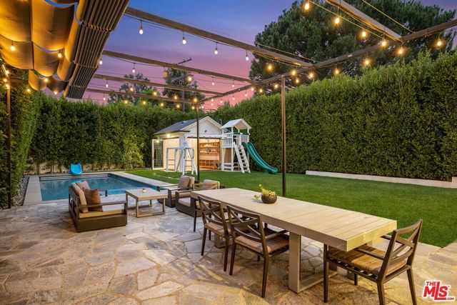 981 Amherst Avenue, Los Angeles, CA 90049