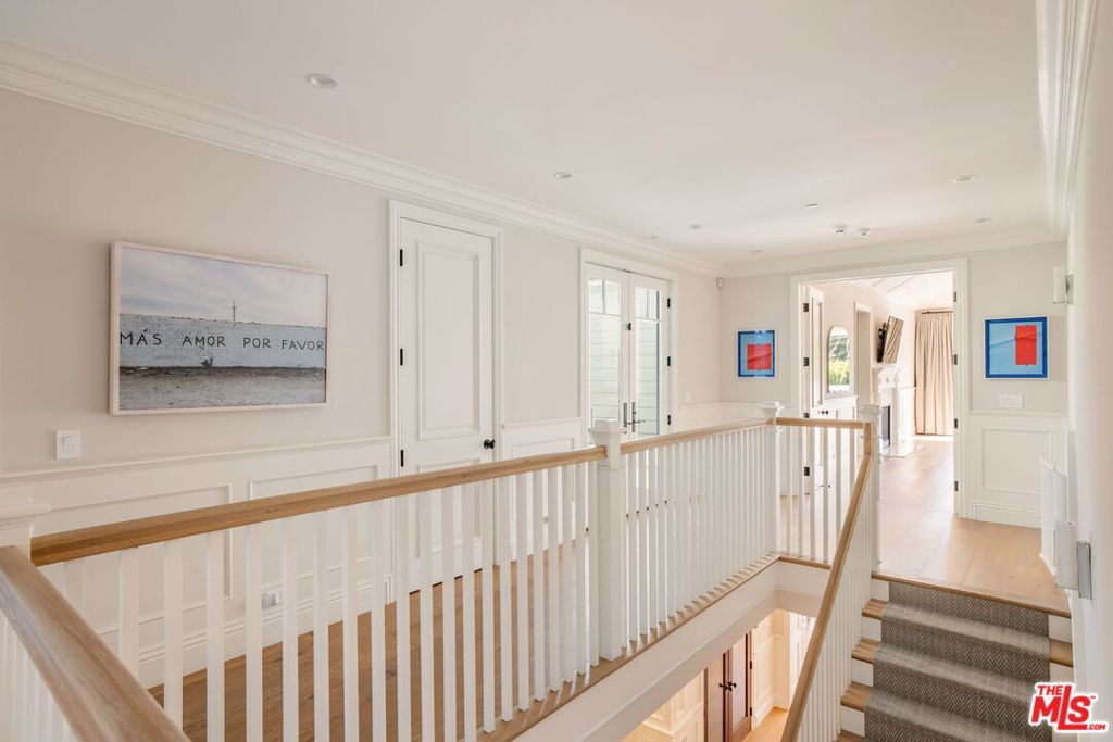 Image 37 of property listing at 981 Amherst Avenue, Los Angeles, CA 90049