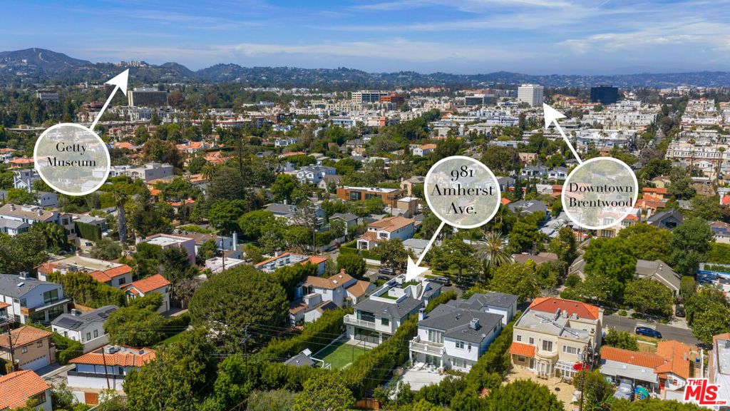 Image 7 of property listing at 981 Amherst Avenue, Los Angeles, CA 90049