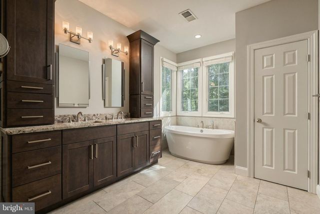 40920 FOREST GLEN DR, Leesburg, VA 20175