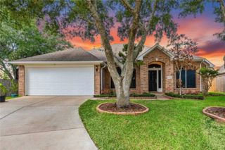 8823 Saratoga Drive, Sugar Land, TX 77479