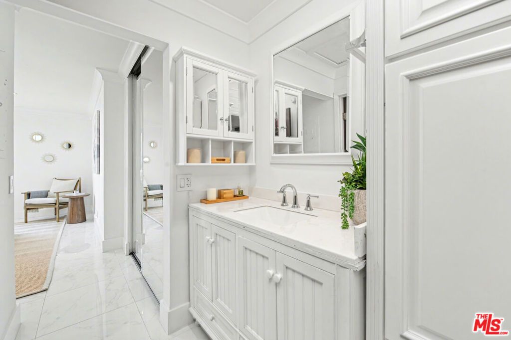 Image 19 of property listing at 10747 Wilshire Boulevard #PH6, Los Angeles, CA 90024