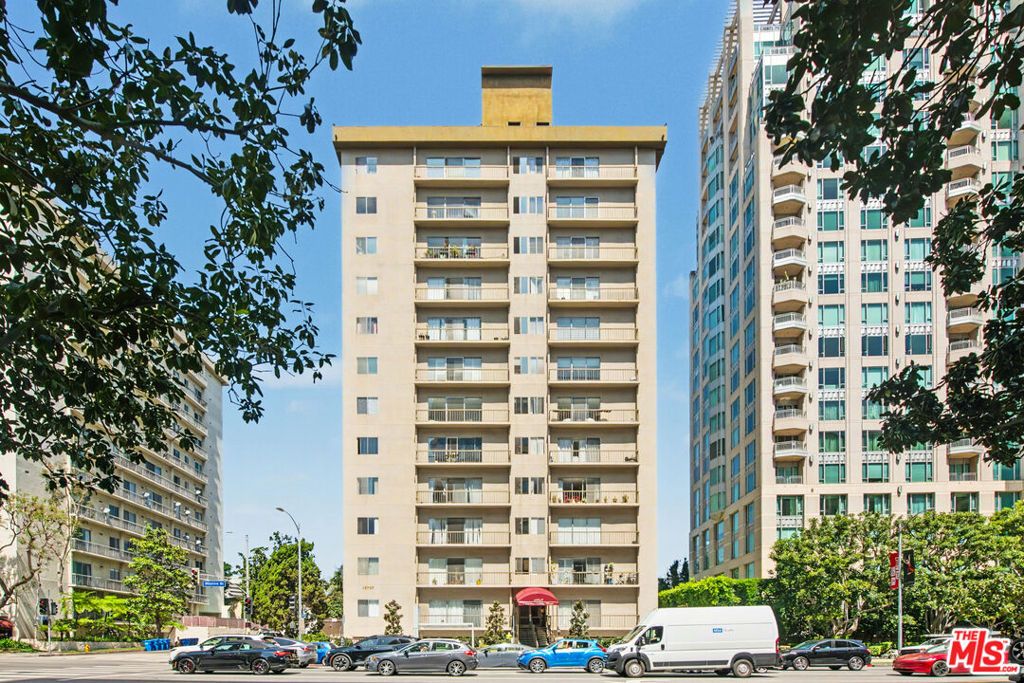 Image 2 of property listing at 10747 Wilshire Boulevard #PH6, Los Angeles, CA 90024