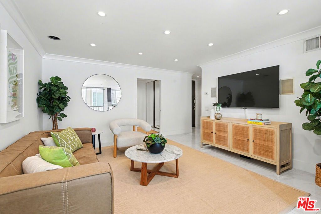 Image 6 of property listing at 10747 Wilshire Boulevard #PH6, Los Angeles, CA 90024