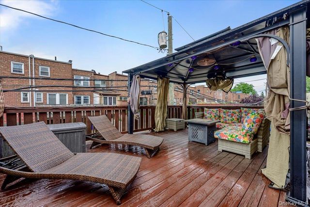 390 Cochran Place, Valley Stream, NY 11581
