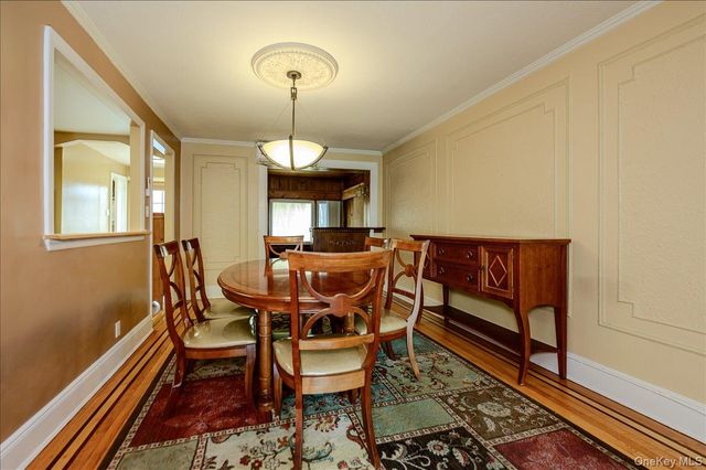 390 Cochran Place, Valley Stream, NY 11581