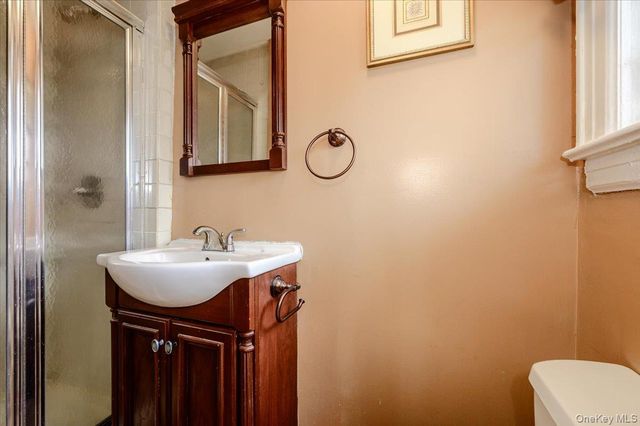 390 Cochran Place, Valley Stream, NY 11581