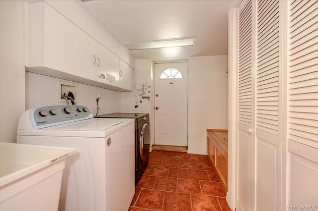 390 Cochran Place, Valley Stream, NY 11581
