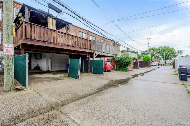 390 Cochran Place, Valley Stream, NY 11581