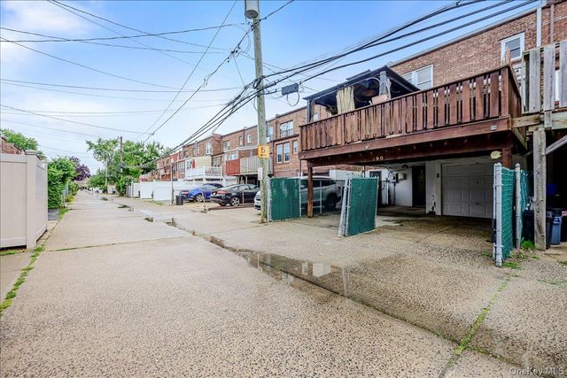 390 Cochran Place, Valley Stream, NY 11581