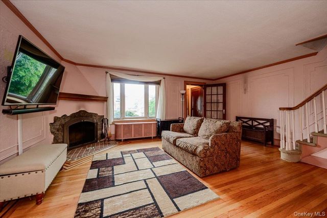 390 Cochran Place, Valley Stream, NY 11581
