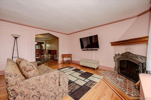390 Cochran Place, Valley Stream, NY 11581