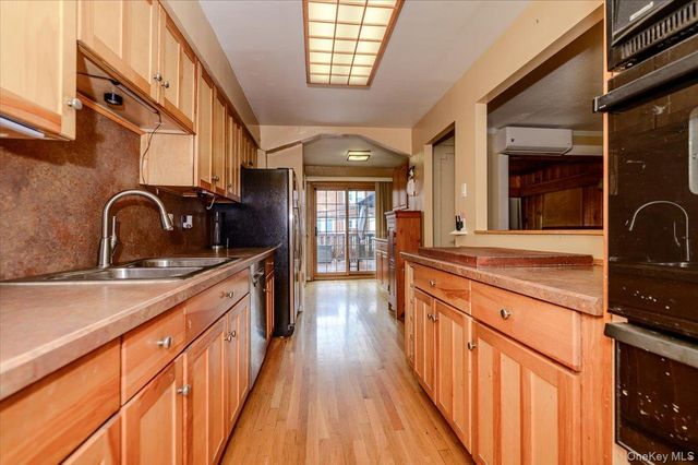 390 Cochran Place, Valley Stream, NY 11581