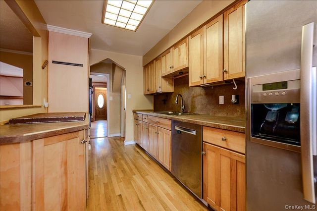 390 Cochran Place, Valley Stream, NY 11581