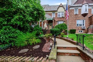390 Cochran Place, Valley Stream, NY 11581