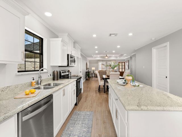 912 Milton, Leesville, LA 71446