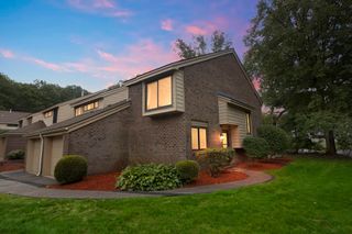 18 Cherrywood Dr 18, Stoughton, MA 02072