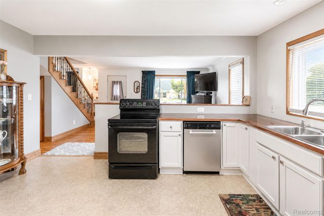 6041 Gilman Street, Garden City, MI 48135