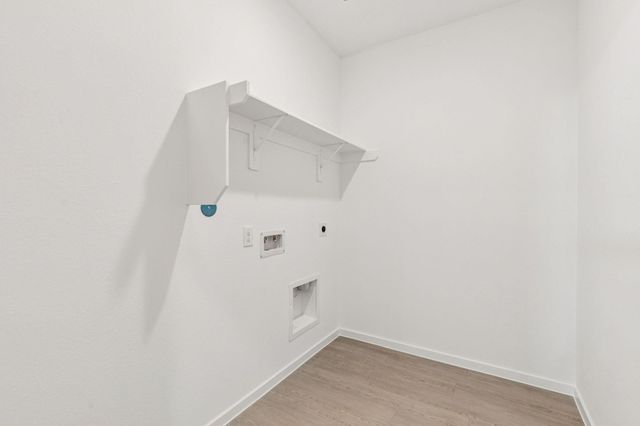 618 Amber Falls Drive, Montgomery, TX 77356