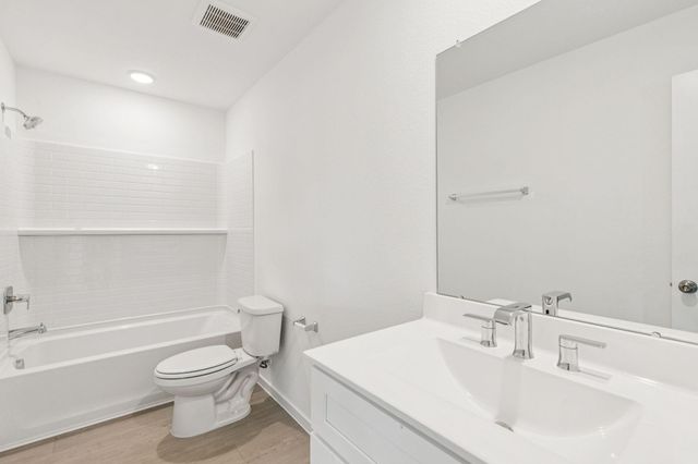 618 Amber Falls Drive, Montgomery, TX 77356