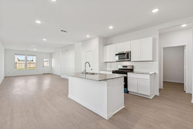 618 Amber Falls Drive, Montgomery, TX 77356