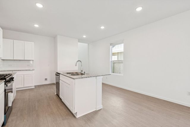 618 Amber Falls Drive, Montgomery, TX 77356