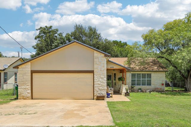 611 Magnolia LN, Cottonwood Shores, TX 78657