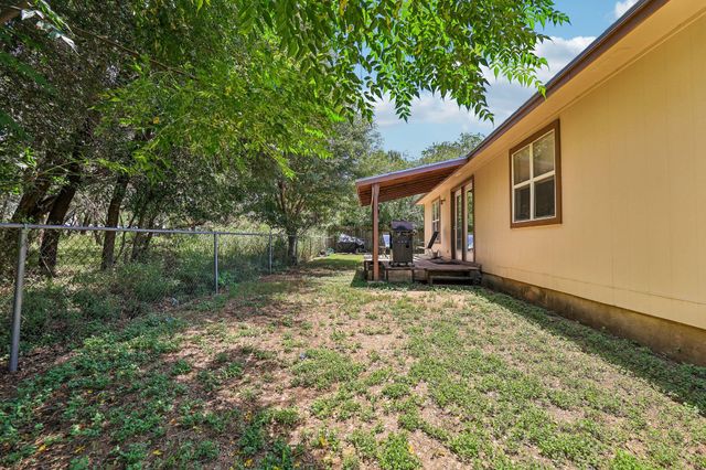 611 Magnolia LN, Cottonwood Shores, TX 78657
