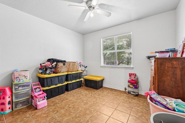 611 Magnolia LN, Cottonwood Shores, TX 78657