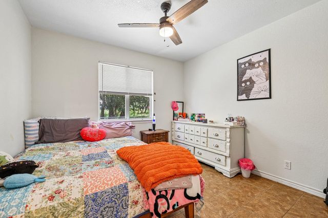 611 Magnolia LN, Cottonwood Shores, TX 78657