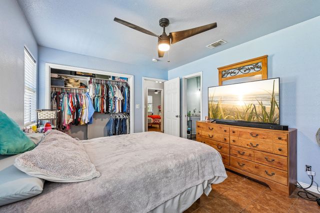 611 Magnolia LN, Cottonwood Shores, TX 78657