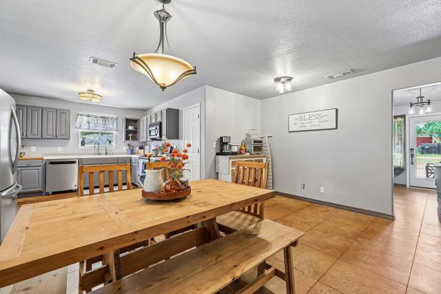 611 Magnolia LN, Cottonwood Shores, TX 78657